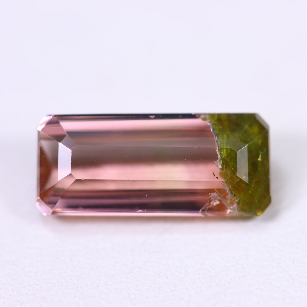 2.63cts Natural Watermelon Tourmaline - Bi-Colour Faceted Cut: Ksmith Jewels Global Welcome to our auction house, today auction brought to you by Ksmith Jewels Global based in Penang, Malaysia specialize in all kinds of opal and color gemstone both in manufacturi