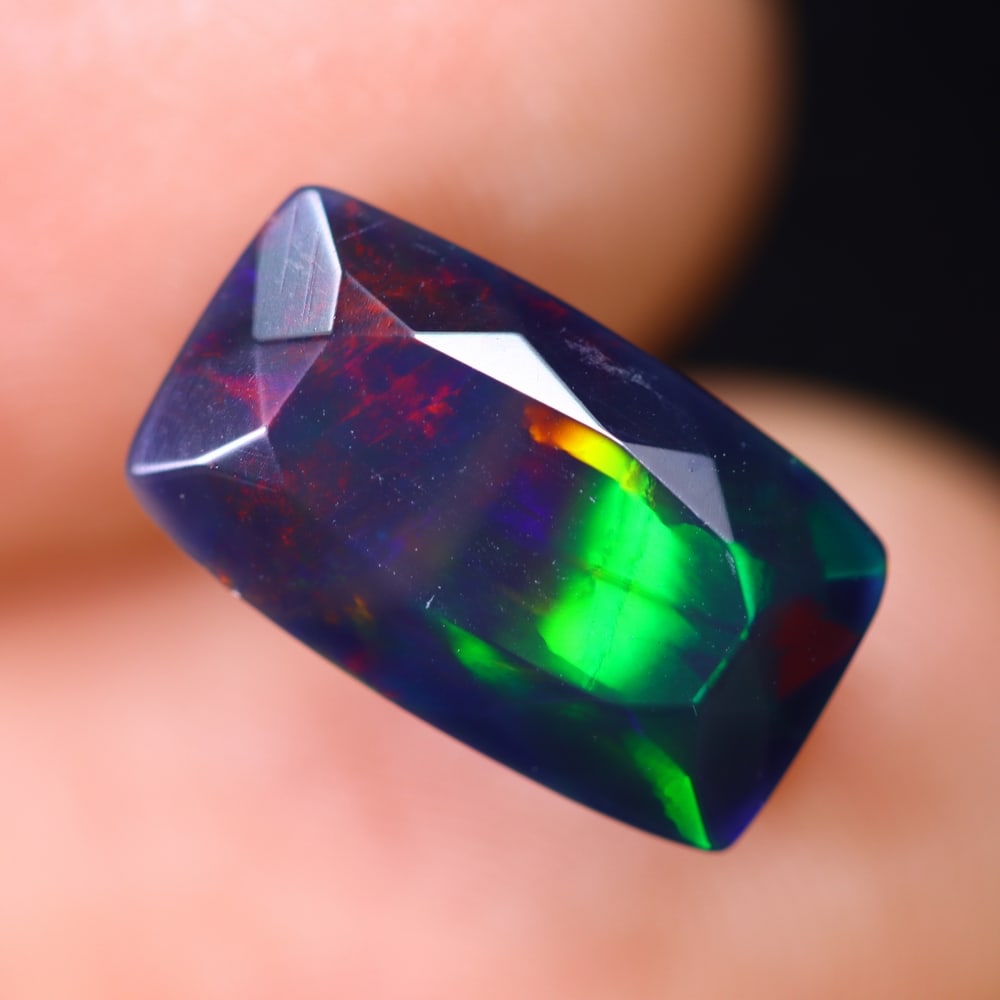 2.90Ct Welo Black Opal - Ethiopian Opal - Faceted Polished: Ksmith Jewels Global Welcome to our auction house, today auction brought to you by Ksmith Jewels Global based in Penang, Malaysia specialize in all kinds of opal and color gemstone both in manufacturi