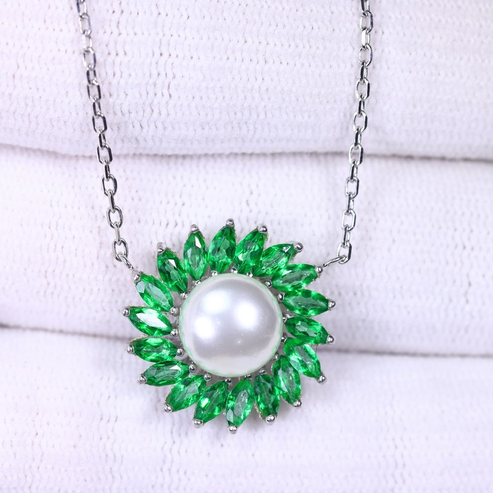 Green Topaz & Pearl Necklace - 925 Sterling Silver - Plated White Gold: Ksmith Jewels Global Welcome to our auction house, today auction brought to you by Ksmith Jewels Global based in Penang, Malaysia specialize in all kinds of opal and color gemstone both in manufacturi