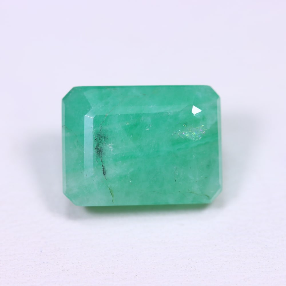 6.89Ct Brazilian Sakota Emerald - Natural Emerald: Ksmith Jewels Global Welcome to our auction house, today auction brought to you by Ksmith Jewels Global based in Penang, Malaysia specialize in all kinds of opal and color gemstone both in manufacturi