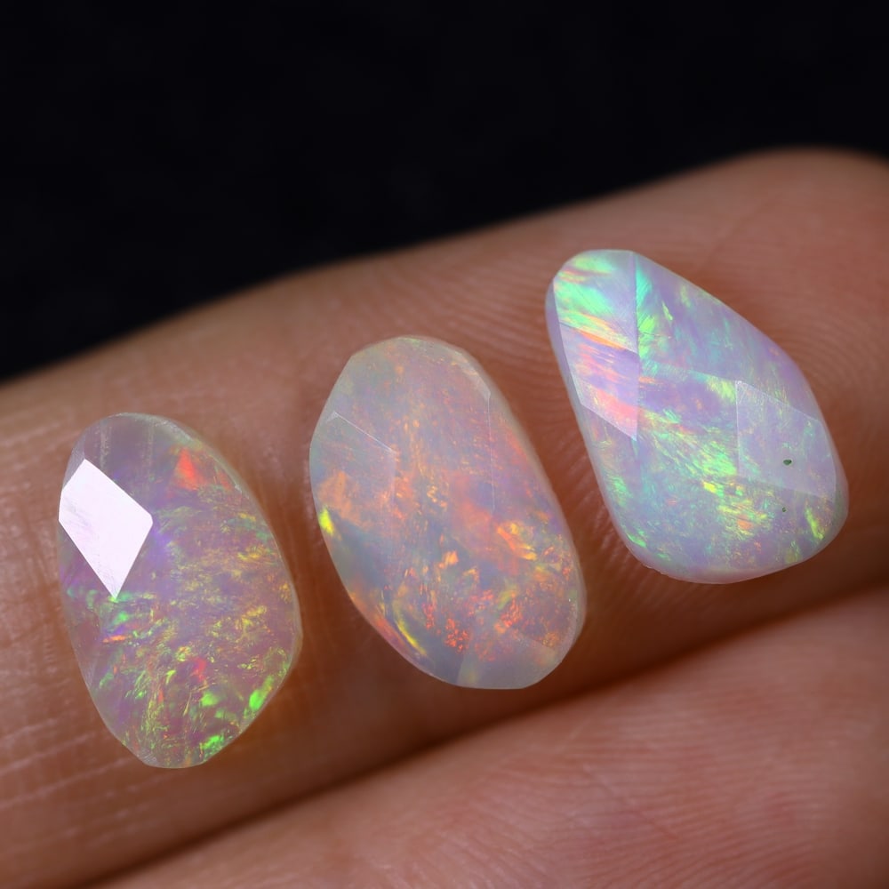 2.91Ct Welo Opal Rose Cut Lot - Ethiopian Opal: Ksmith Jewels Global Welcome to our auction house, today auction brought to you by Ksmith Jewels Global based in Penang, Malaysia specialize in all kinds of opal and color gemstone both in manufacturi