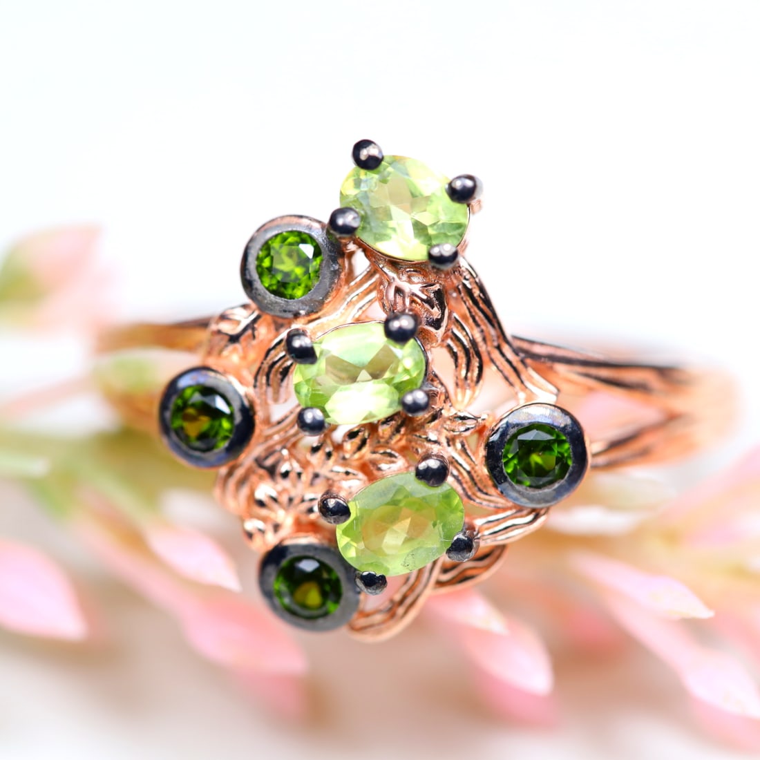 Total Weight of 16.70Ct Natural Green Peridot & Chrome Diopside Two Tone Ring 925 Silver Size US (1 of 2)