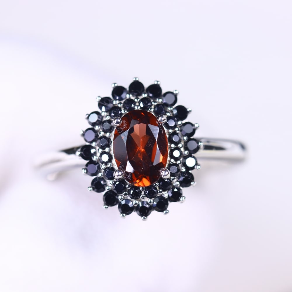US7 Mozambique Garnet & Black Spinel Ring - 925 Sterling Silver - Plated White Gold (1 of 3)