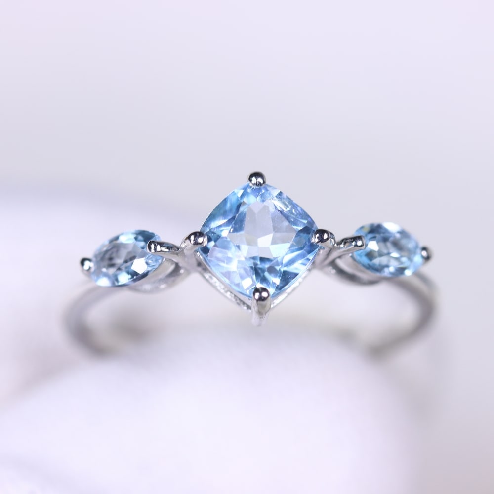 US9.5 Sky Blue Topaz Ring - 925 Sterling Silver - Plated White Gold (1 of 3)