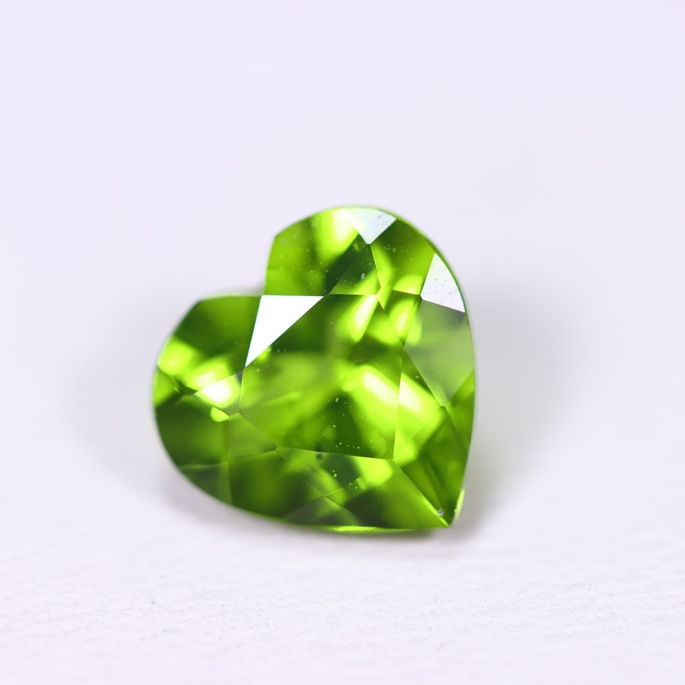 2.82Ct Peridot - Polished Faceted - Heart Faceted: Ksmith Jewels Global Welcome to our auction house, today auction brought to you by Ksmith Jewels Global based in Penang, Malaysia specialize in all kinds of opal and color gemstone both in manufacturi