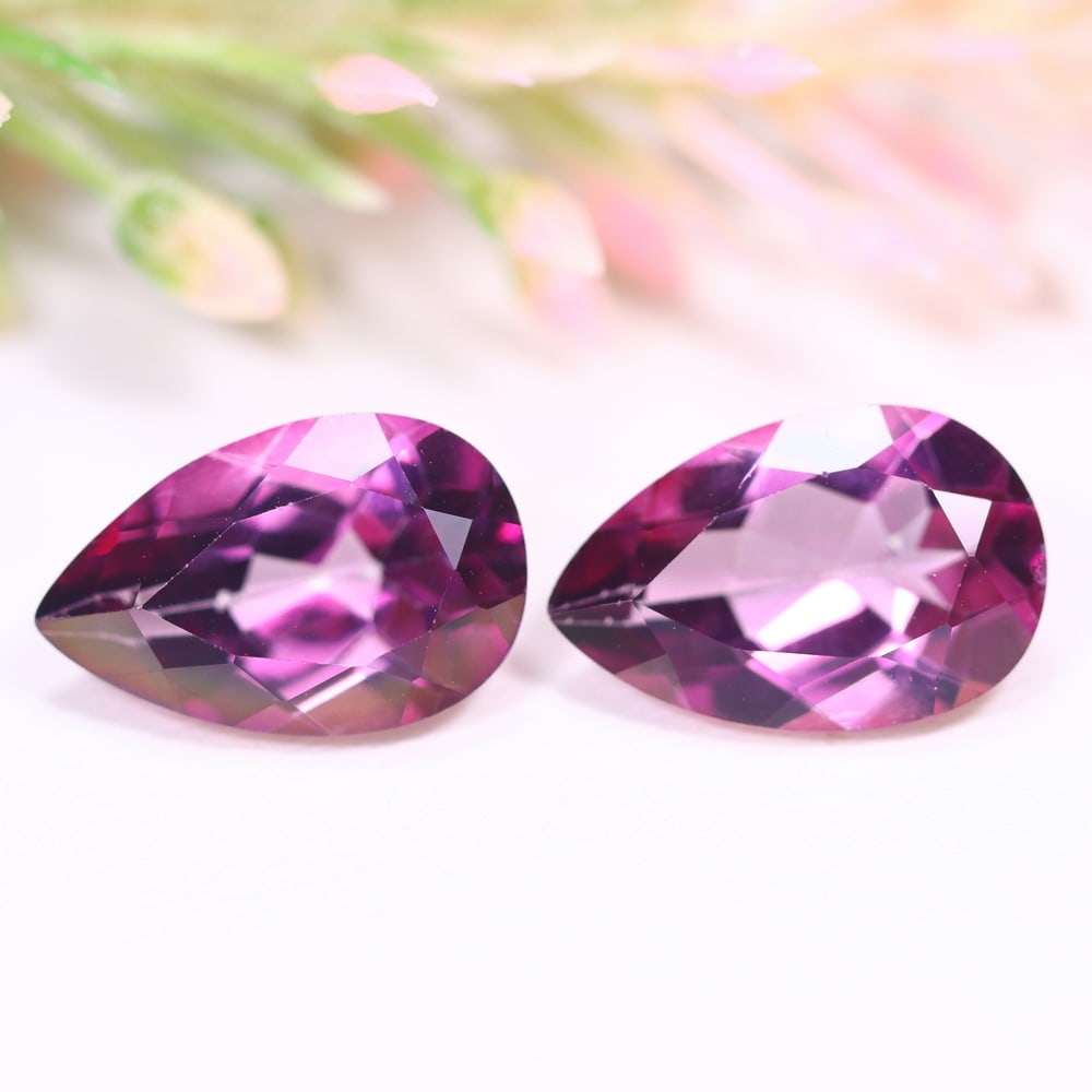 10.75Ct Purplish Pink Topaz Pair - Polished Faceted: Ksmith Jewels Global Welcome to our auction house, today auction brought to you by Ksmith Jewels Global based in Penang, Malaysia specialize in all kinds of opal and color gemstone both in manufacturi