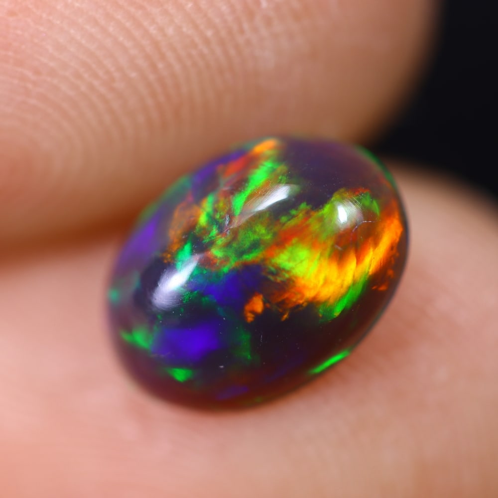 *1.06Ct Welo Black Opal Polished - Ethiopian Opal: Ksmith Jewels Global Welcome to our auction house, today auction brought to you by Ksmith Jewels Global based in Penang, Malaysia specialize in all kinds of opal and color gemstone both in manufacturi