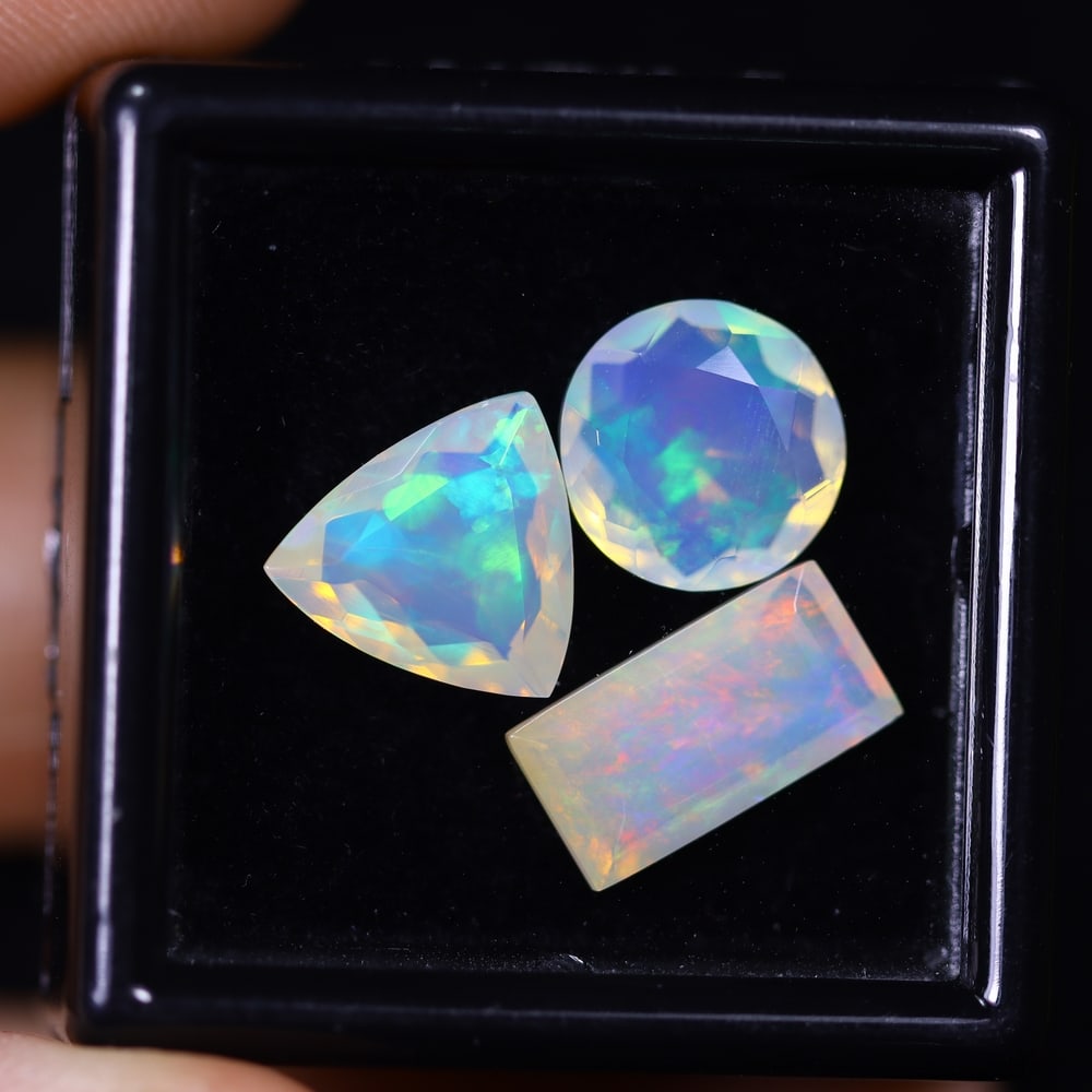 4.22Ct Welo Opal Faceted Set - Ethiopian Opal: Ksmith Jewels Global Welcome to our auction house, today auction brought to you by Ksmith Jewels Global based in Penang, Malaysia specialize in all kinds of opal and color gemstone both in manufacturi