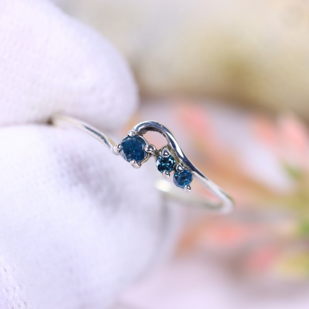 0.81g Natural Diamond Sterling Silver 925 Ring - Size US 5.5 - Total Diamond 0.11ct: Ksmith Jewels Global Welcome to our auction house, today auction brought to you by Ksmith Jewels Global based in Penang, Malaysia specialize in all kinds of opal, diamond and color gemstone both in ma