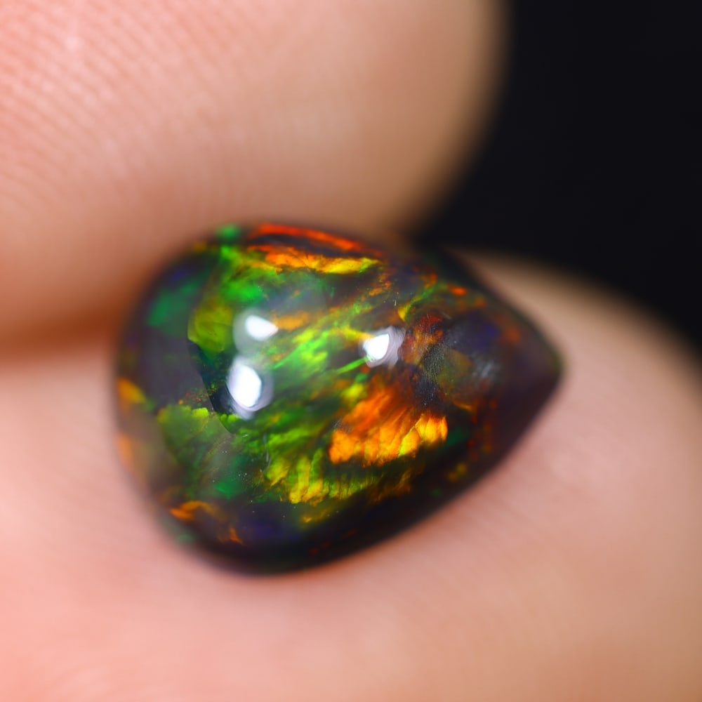 *2.07Ct Welo Black Opal Polished - Ethiopian Opal: Ksmith Jewels Global Welcome to our auction house, today auction brought to you by Ksmith Jewels Global based in Penang, Malaysia specialize in all kinds of opal and color gemstone both in manufacturi