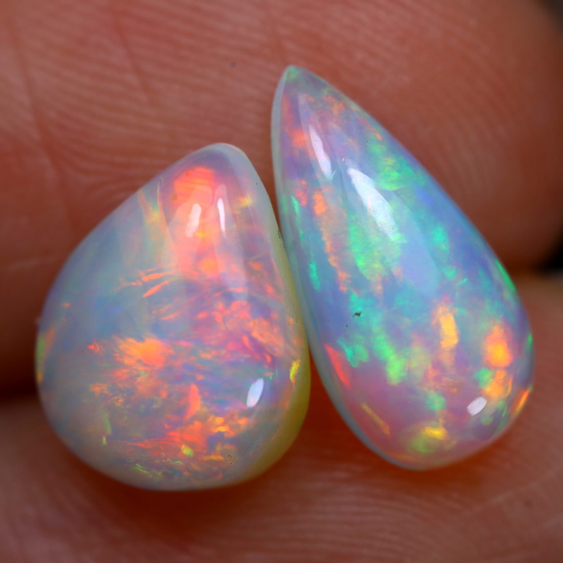 2.72Ct Brilliant Rainbow Flash Ethiopian Welo Opal Pair: Ksmith Jewels Global Welcome to our auction house, today auction brought to you by Ksmith Jewels Global based in Penang, Malaysia specialize in all kinds of opal and color gemstone both in manufacturi