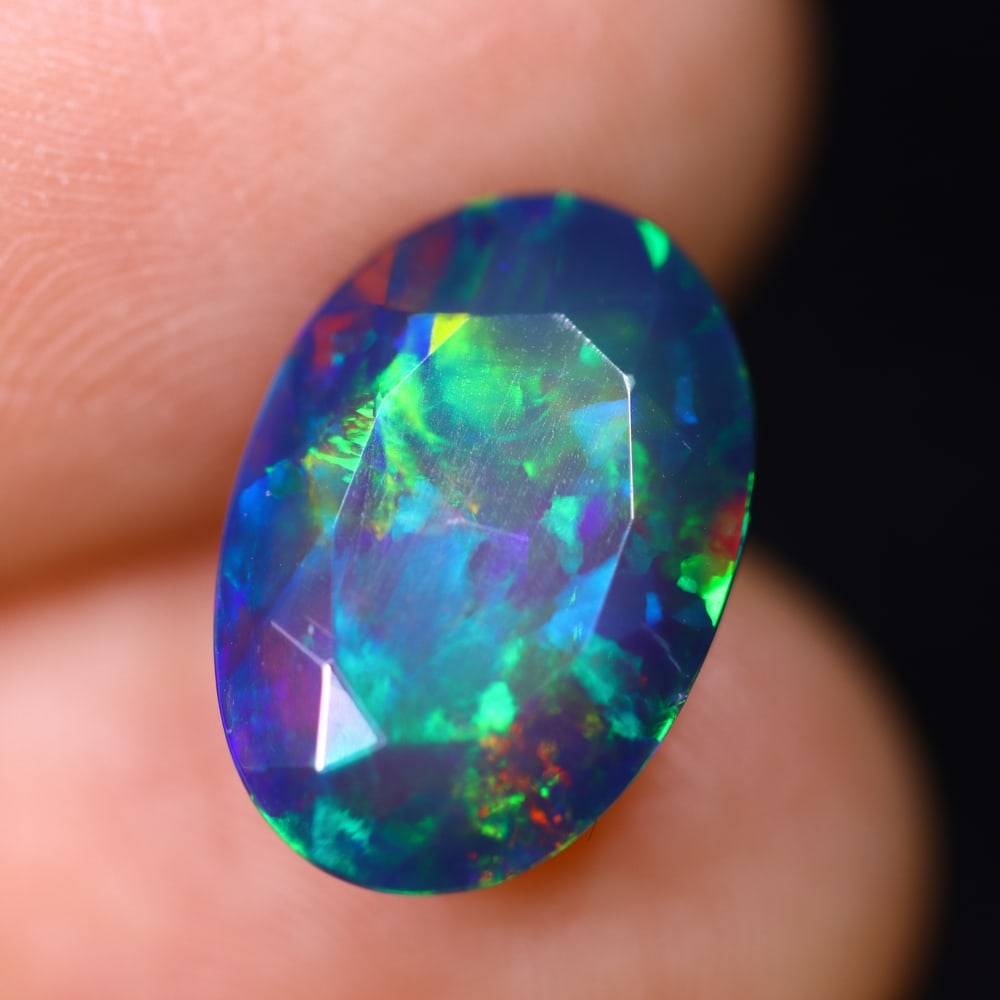 3.21Ct Welo Black Opal - Ethiopian Opal - Faceted Polished: Ksmith Jewels Global Welcome to our auction house, today auction brought to you by Ksmith Jewels Global based in Penang, Malaysia specialize in all kinds of opal and color gemstone both in manufacturi