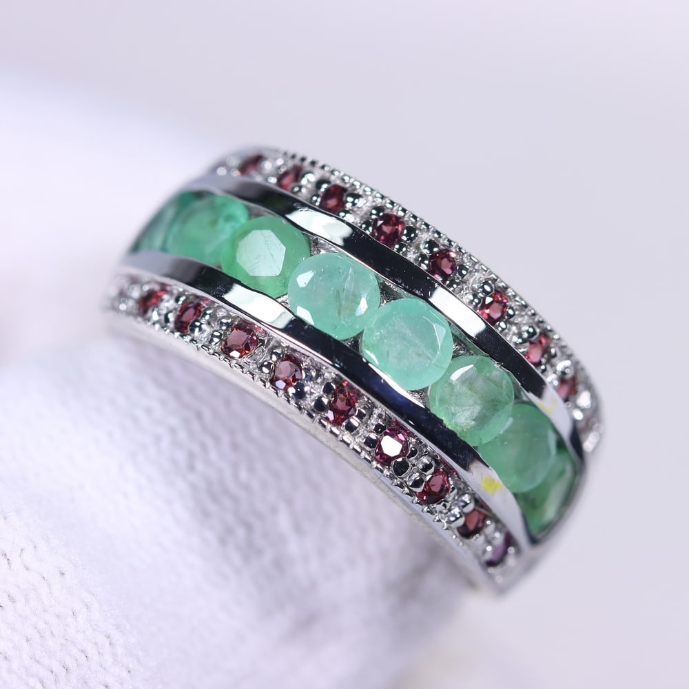 Ring US8.5 Emerald & Rhodolite Garnet - 925 Sterling Silver: Ksmith Jewels Global Welcome to our auction house, today auction brought to you by Ksmith Jewels Global based in Penang, Malaysia specialize in all kinds of opal and color gemstone both in manufacturi