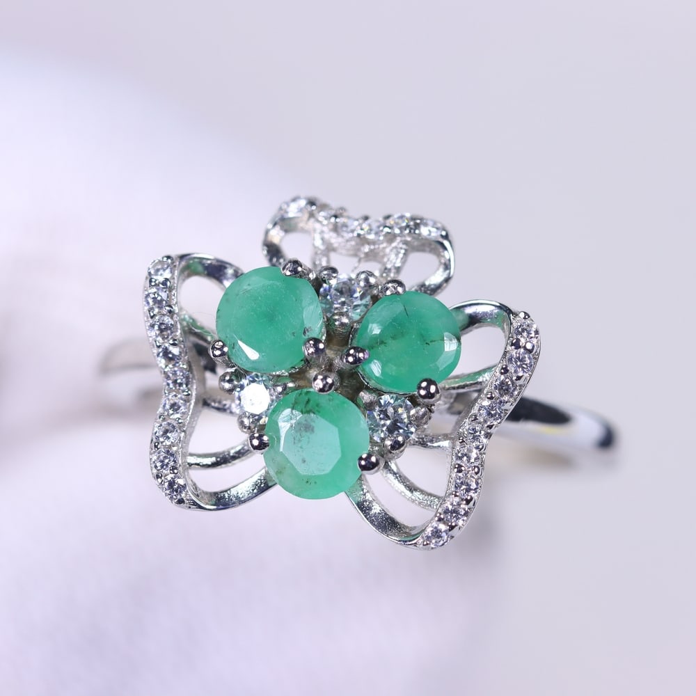 Ring US7.75 Emerald & Zircon - 925 Sterling Silver: Ksmith Jewels Global Welcome to our auction house, today auction brought to you by Ksmith Jewels Global based in Penang, Malaysia specialize in all kinds of opal and color gemstone both in manufacturi