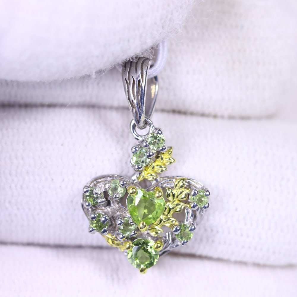 Pendant Peridot - 925 Sterling Silver: Ksmith Jewels Global Welcome to our auction house, today auction brought to you by Ksmith Jewels Global based in Penang, Malaysia specialize in all kinds of opal and color gemstone both in manufacturi