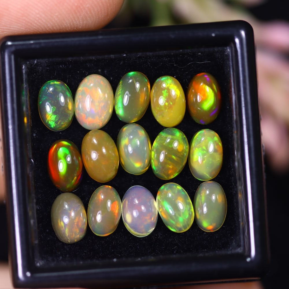 4.89Ct Welo Opal Lot - Ethiopian Opal: Ksmith Jewels Global Welcome to our auction house, today auction brought to you by Ksmith Jewels Global based in Penang, Malaysia specialize in all kinds of opal and color gemstone both in manufacturi