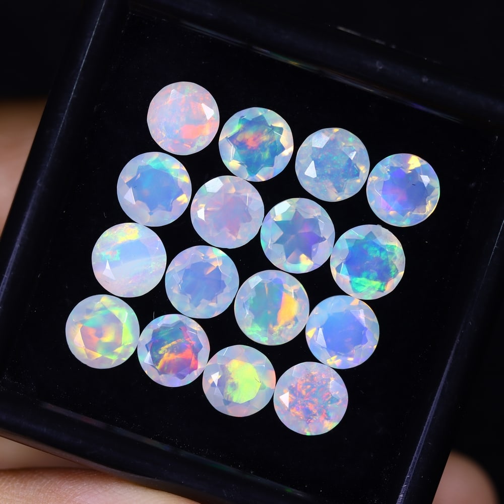 *8.70Ct 16pcs Calibrated 6x6mm Faceted Welo Opal Set - Ethiopian Opal: Ksmith Jewels Global Welcome to our auction house, today auction brought to you by Ksmith Jewels Global based in Penang, Malaysia specialize in all kinds of opal and color gemstone both in manufacturi