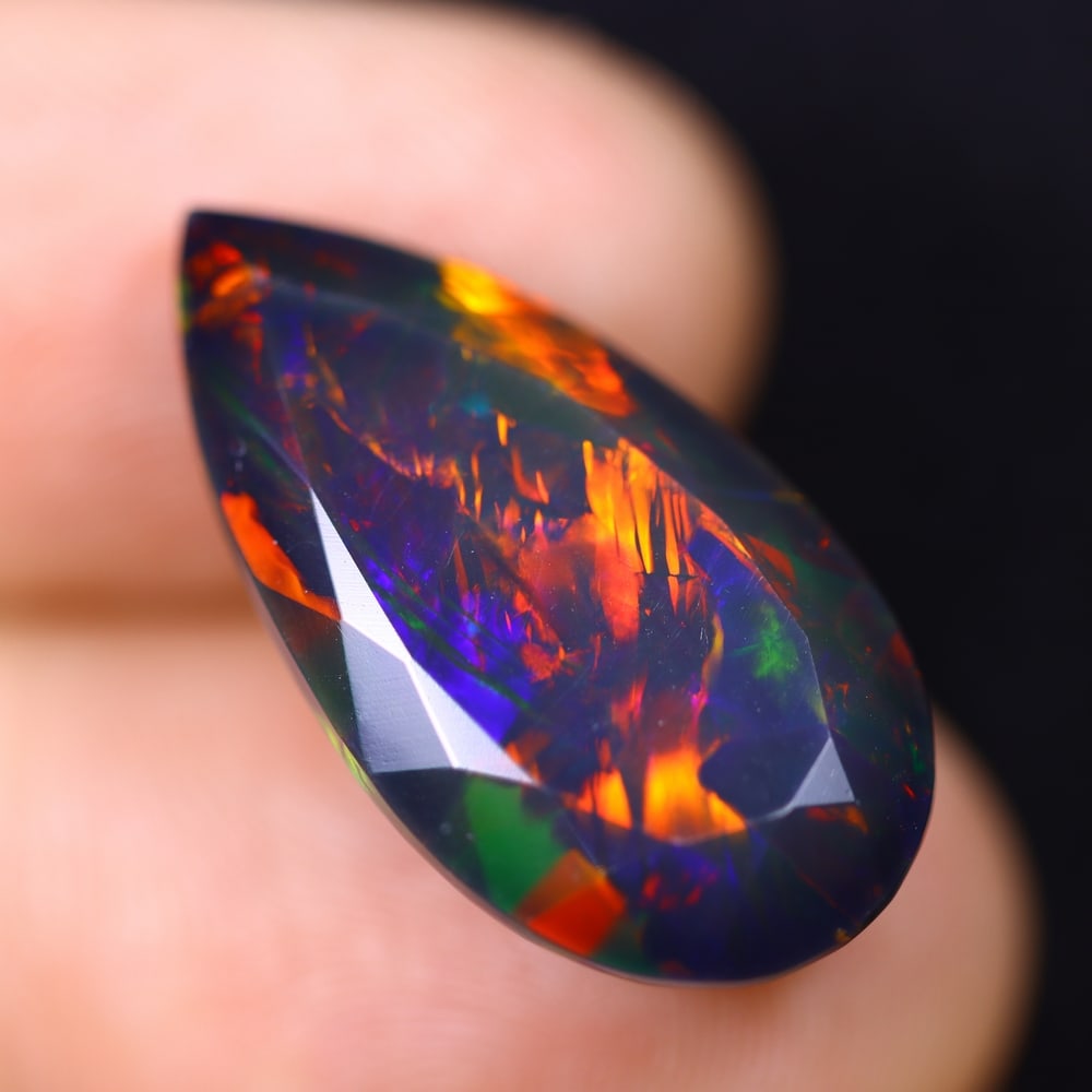 *8.40Ct Faceted Welo Black Opal Polished - Ethiopian Opal: Ksmith Jewels Global Welcome to our auction house, today auction brought to you by Ksmith Jewels Global based in Penang, Malaysia specialize in all kinds of opal and color gemstone both in manufacturi