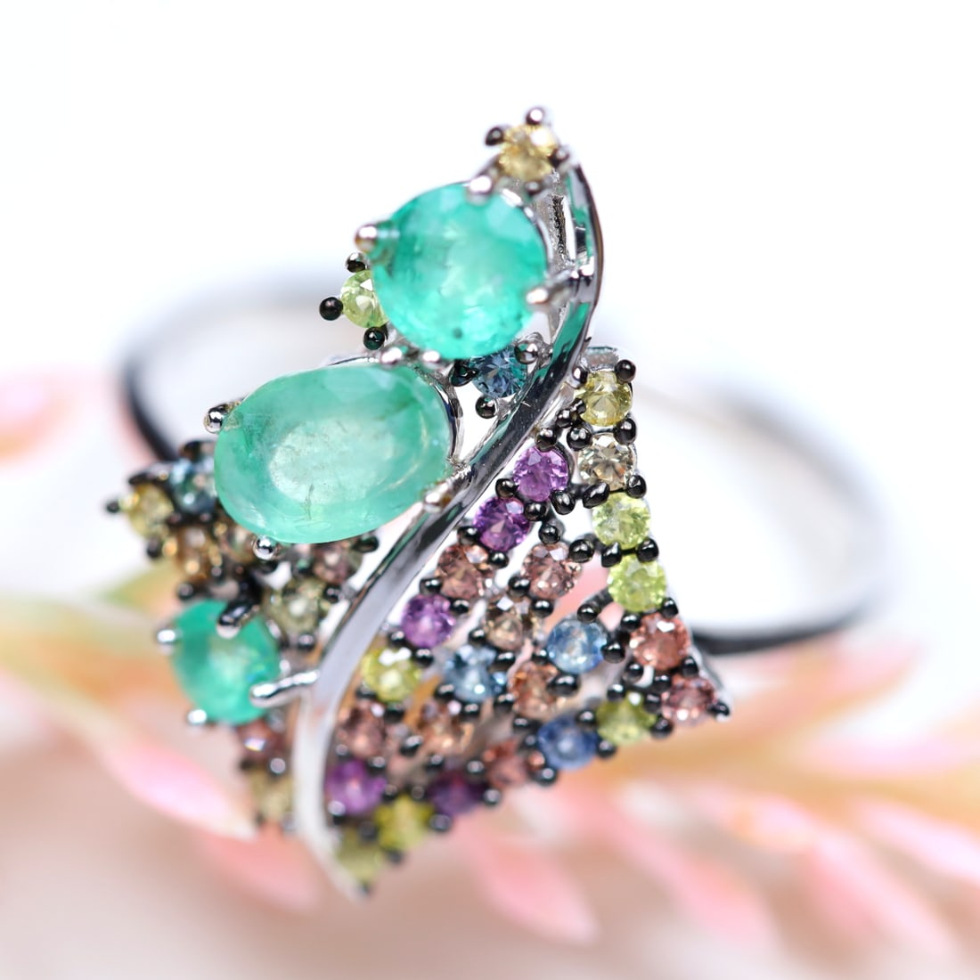 Total Weight of 11.32Ct Natural 925 Silver Green Emerald & Fancy Color Sapphire Vintage Ring Size (1 of 2)