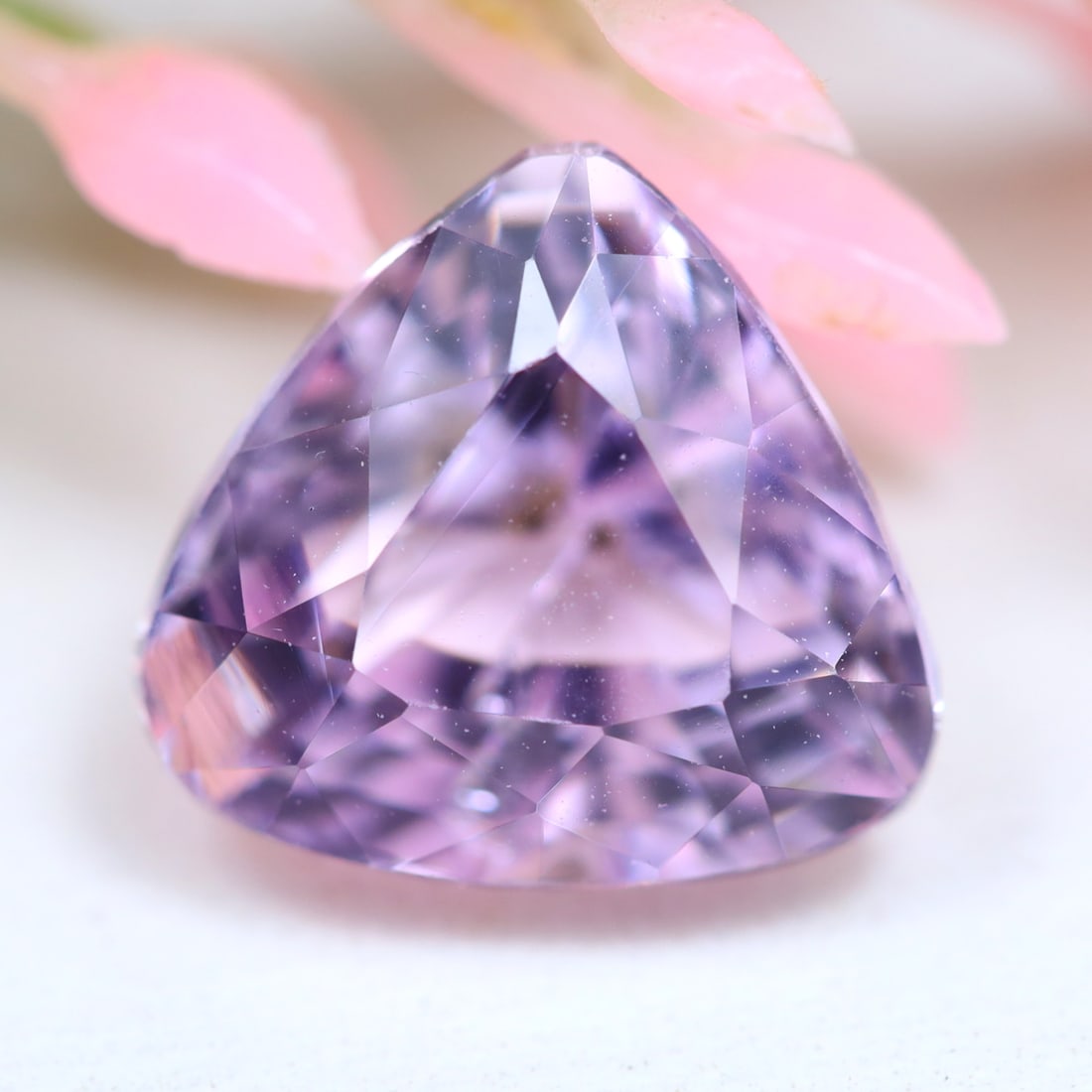 VVS Kunzite 3.89Ct Trilliant Cut Natural Brazil Top Pink Kunzite: Ksmith Jewels Global Welcome to our auction house, today auction brought to you by Ksmith Jewels Global based in Penang, Malaysia specialize in all kinds of opal and color gemstone both in manufacturi
