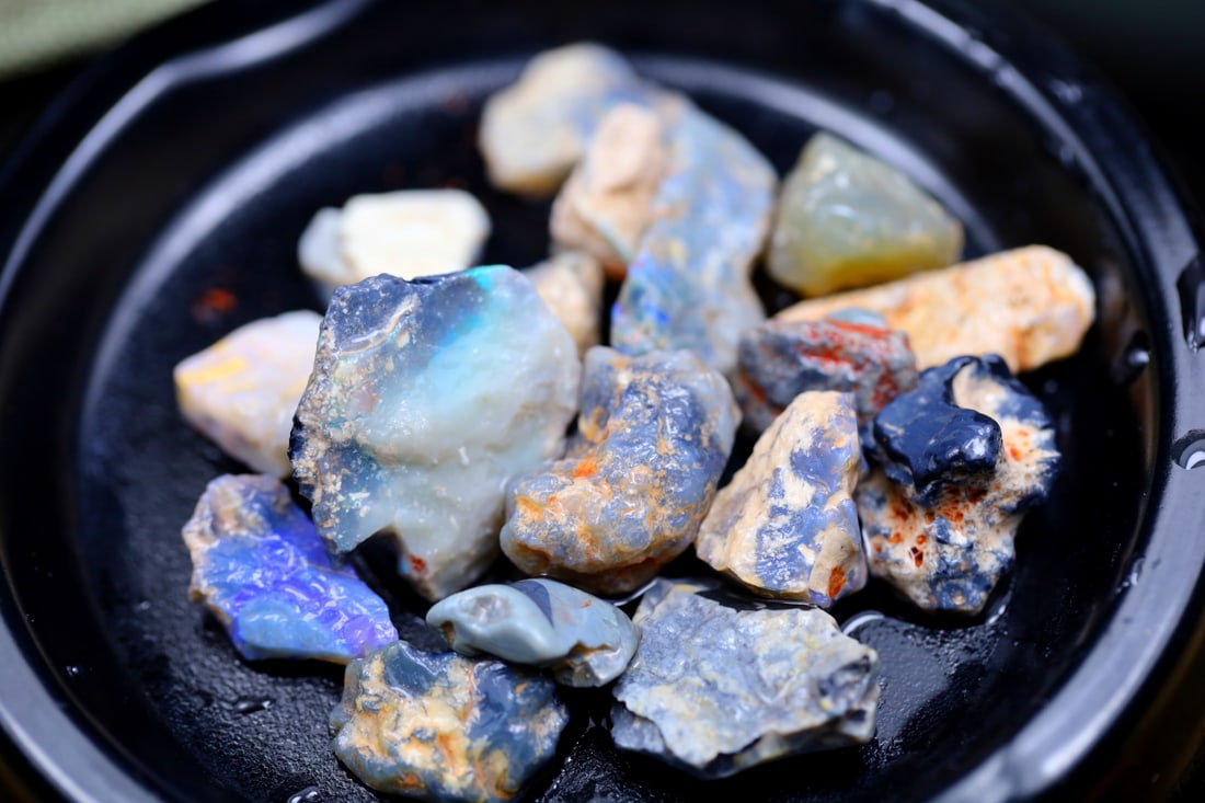 Rare Opal Fossil Lightning Ridge Fossilized Opal 96.51cts 16.7x10MM: Ksmith Jewels Global Welcome to our auction house, today auction brought to you by Ksmith Jewels Global based in Penang, Malaysia specialize in all kinds of opal and color gemstone both in manufacturi