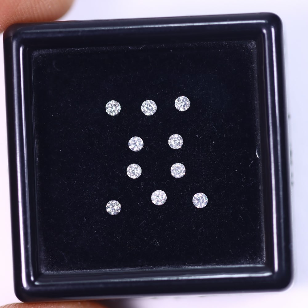 1.6mm White Diamond Lot of 10-Pieces (Total Weight 0.20 carat): Ksmith Jewels Global Welcome to our auction house, today auction brought to you by Ksmith Jewels Global based in Penang, Malaysia specialize in all kinds of opal, diamond and color gemstone both in ma