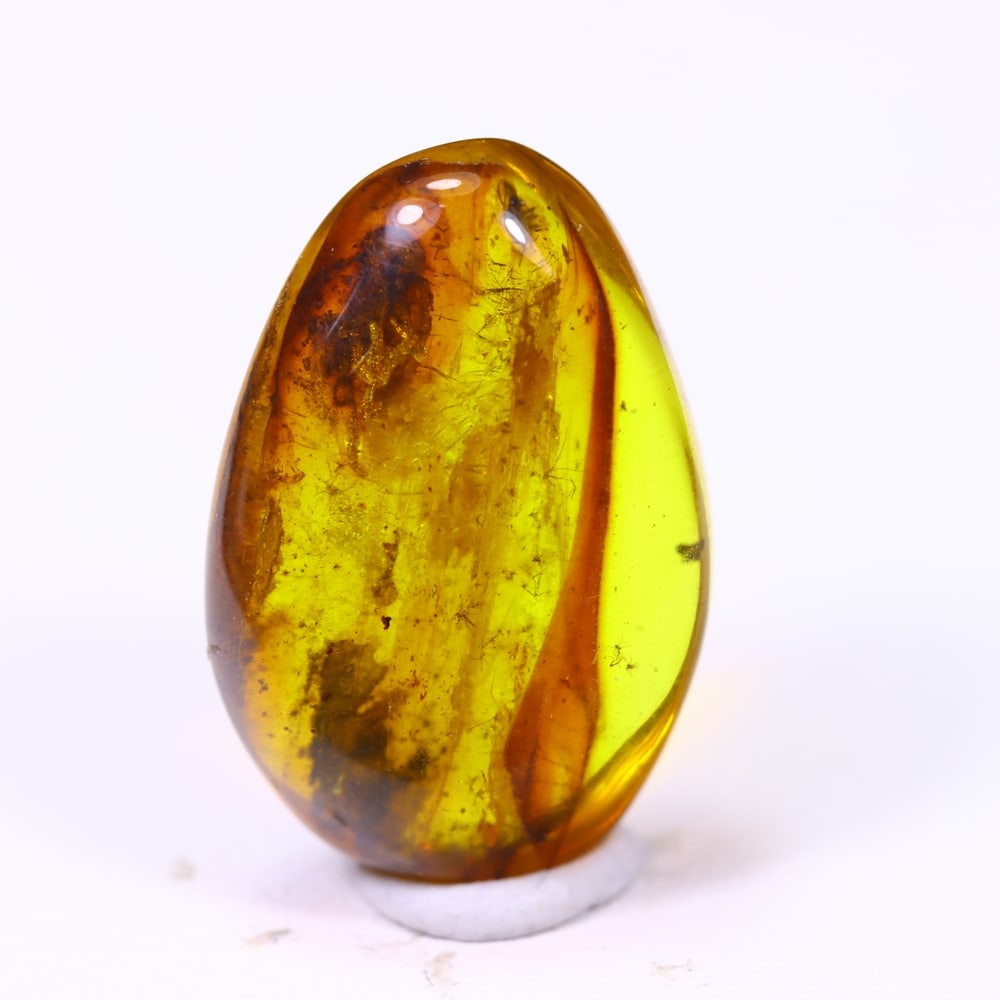 5.30cts Natural Million Year Old Baltic Insect Amber, 18x12mm: Ksmith Jewels Global Welcome to our auction house, today auction brought to you by Ksmith Jewels Global based in Penang, Malaysia specialize in all kinds of opal and color gemstone both in manufacturi
