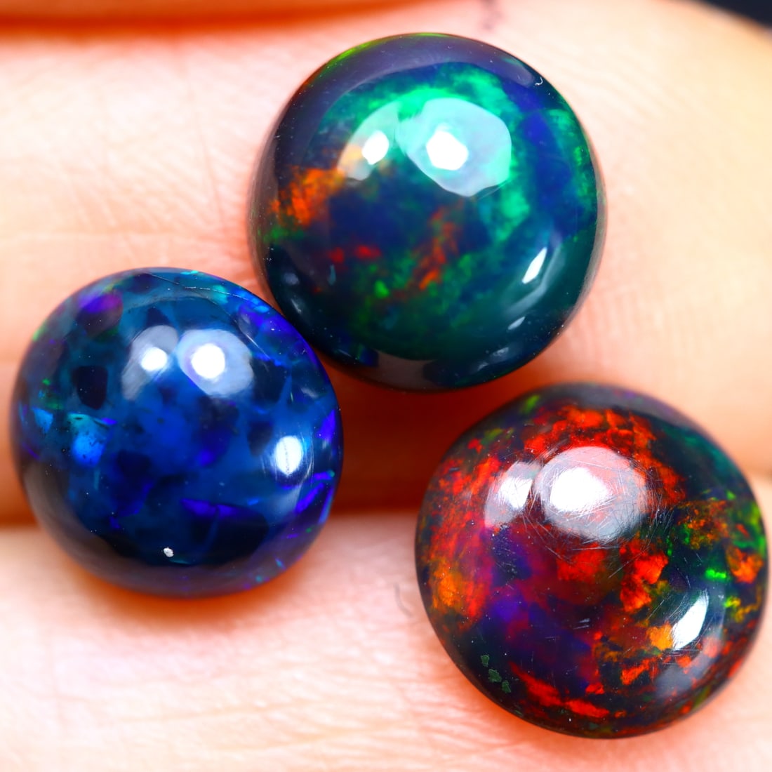 3.32Ct Natural Flashy Rainbow Ethiopian Smoked Welo Opal: Ksmith Jewels Global Welcome to our auction house, today auction brought to you by Ksmith Jewels Global based in Penang, Malaysia specialize in all kinds of opal and color gemstone both in manufacturi