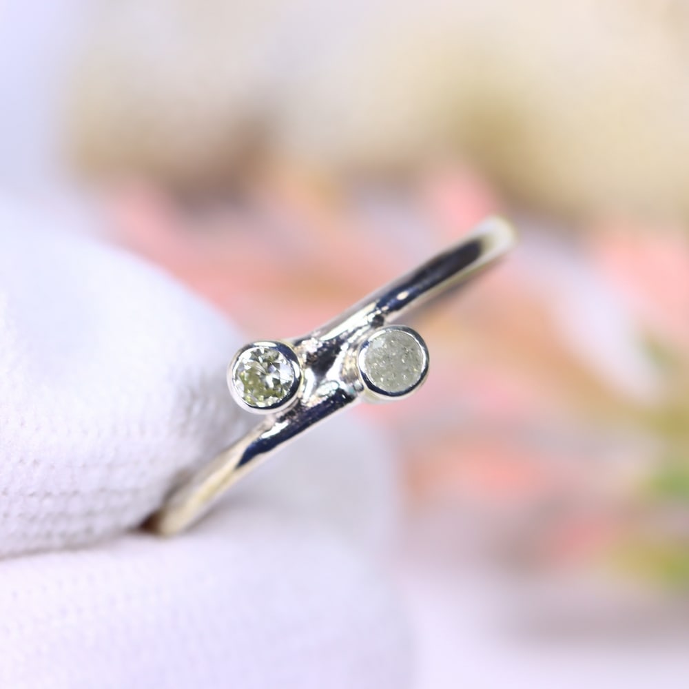 0.86g Natural Diamond Sterling Silver 925 Ring - Size US 6.75 - Total Diamond 0.11ct: Ksmith Jewels Global Welcome to our auction house, today auction brought to you by Ksmith Jewels Global based in Penang, Malaysia specialize in all kinds of opal, diamond and color gemstone both in ma