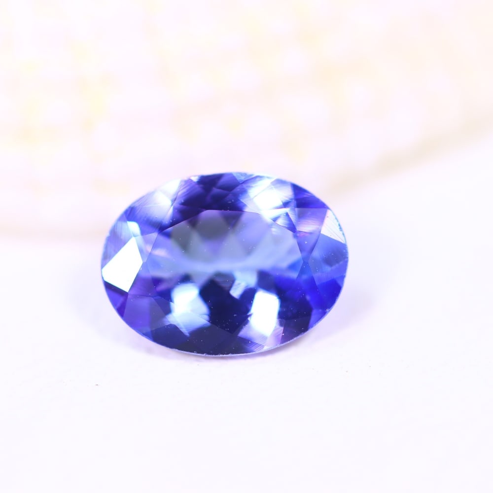 0.93Ct Tanzanite - Polished Faceted - Oval Faceted: Ksmith Jewels Global Welcome to our auction house, today auction brought to you by Ksmith Jewels Global based in Penang, Malaysia specialize in all kinds of opal and color gemstone both in manufacturi