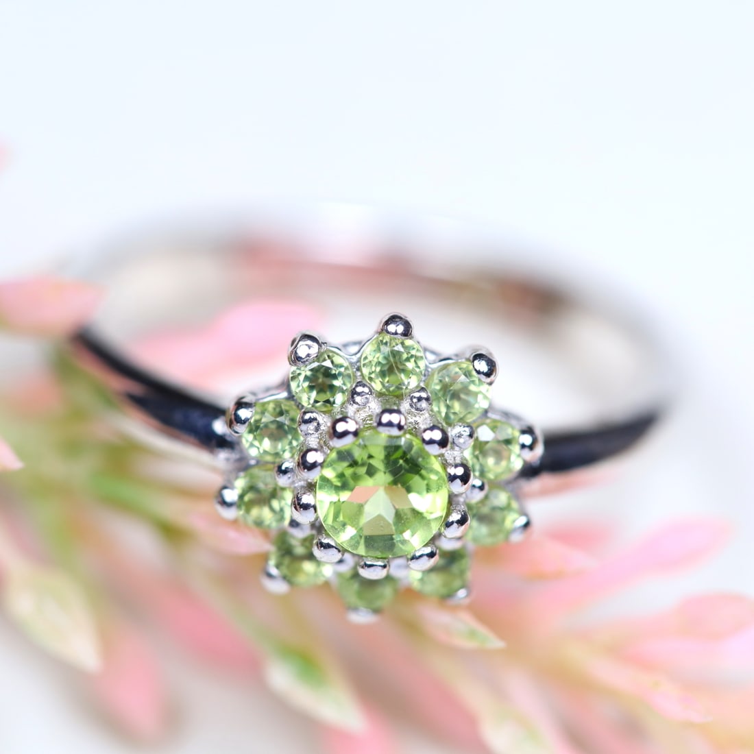 Total Weight of 16.61Ct 925 Sterling Silver Green Peridot White Gold Plated Jewelry Ring Size 8.5: Ksmith Jewels Global Welcome to our auction house, today auction brought to you by Ksmith Jewels Global based in Penang, Malaysia specialize in all kinds of opal and color gemstone both in manufacturi