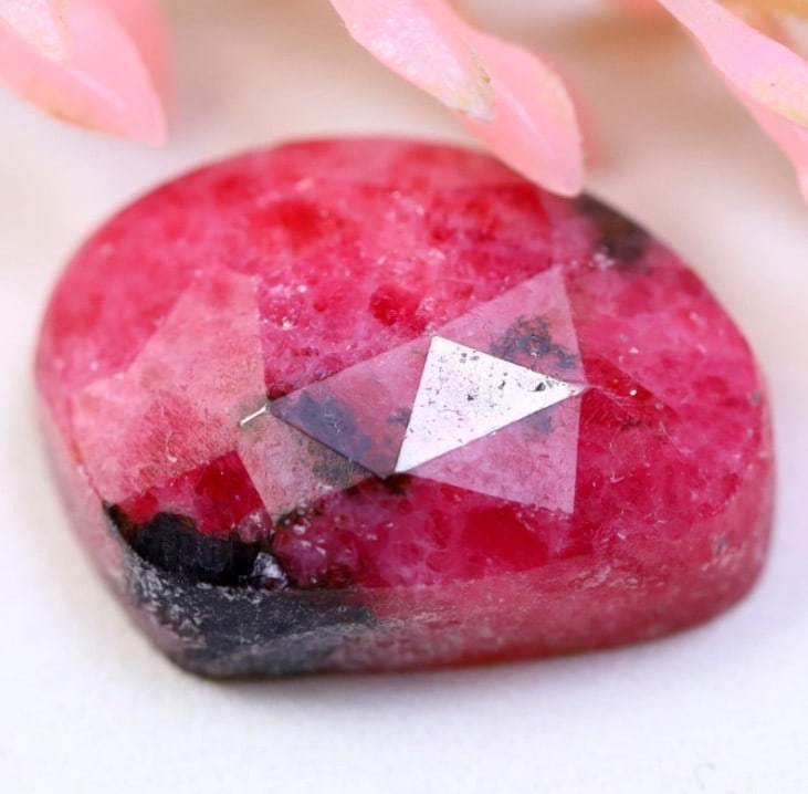 Rhodonite 9.99Ct Natural Rose Cut Rhodonite Cabochon Gemstone (1 of 2)