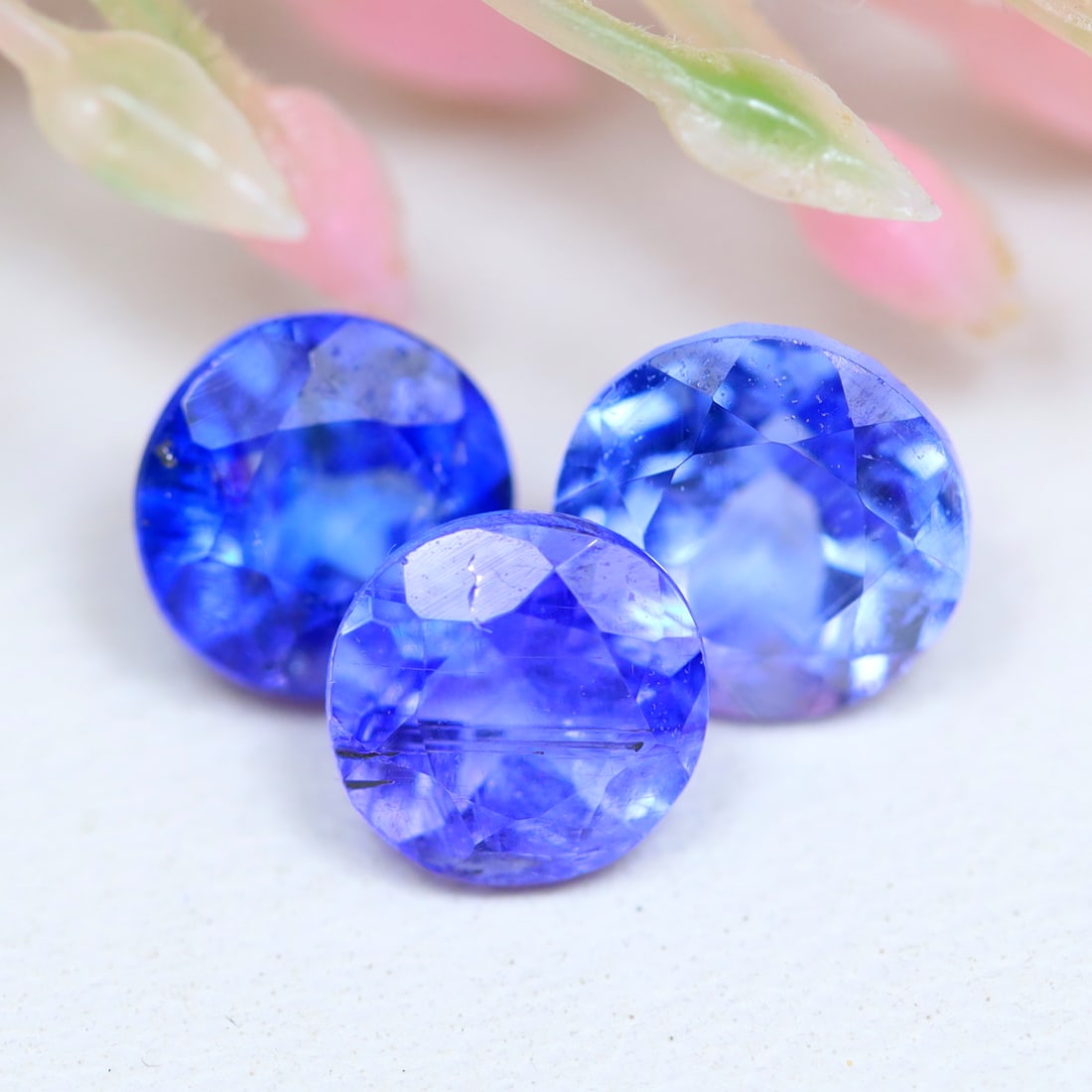 2.31Cts Natural Tanzanite Round Cut for Jewelry Making in Lot: Ksmith Jewels Global Welcome to our auction house, today auction brought to you by Ksmith Jewels Global based in Penang, Malaysia specialize in all kinds of opal and color gemstone both in manufacturi