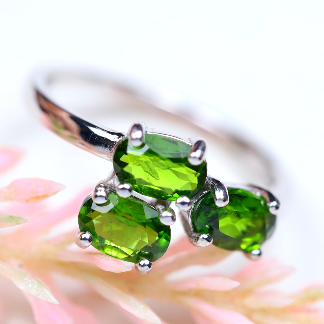 Total Weight 10.36Cts 925 Sterling Silver Natural Green Chrome Diopside Ring Size 5.75: Ksmith Jewels Global Welcome to our auction house, today auction brought to you by Ksmith Jewels Global based in Penang, Malaysia specialize in all kinds of opal and color gemstone both in manufacturi