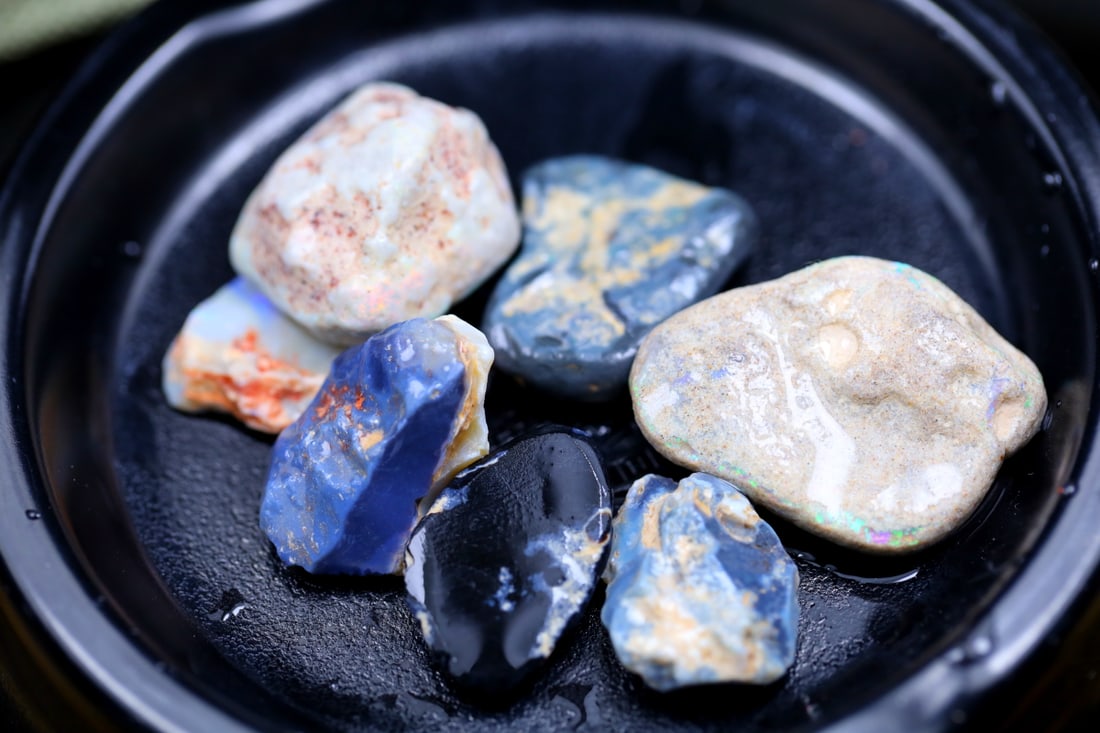 Rare Opal Fossil Lightning Ridge Fossilized Opal 96.21cts 23x17x5.3MM: Ksmith Jewels Global Welcome to our auction house, today auction brought to you by Ksmith Jewels Global based in Penang, Malaysia specialize in all kinds of opal and color gemstone both in manufacturi