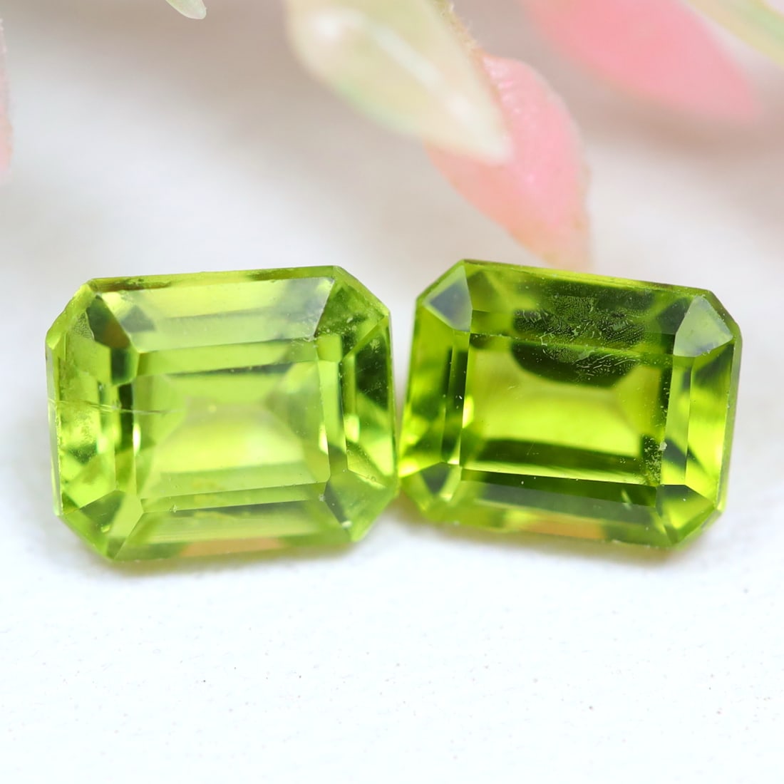 1.41Ct Natural Pakistan Clean Green Peridot Gemstone For Jewelry Making: Ksmith Jewels Global Welcome to our auction house, today auction brought to you by Ksmith Jewels Global based in Penang, Malaysia specialize in all kinds of opal and color gemstone both in manufacturi