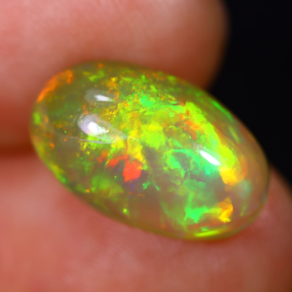 *3.98Ct Welo Opal Polished - Ethiopian Opal - Oval Cabochon, 423B: Ksmith Heritage Auctioneers Welcome to our auction house, today auction brought to you by Ksmith Heritage Auctioneers based in Penang, Malaysia specialize in all kinds of opal and color gemstone both