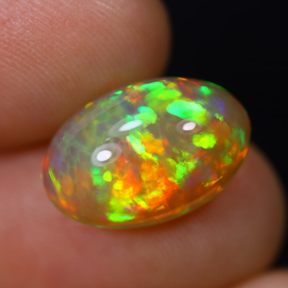 *4.59Ct Welo Opal Polished - Ethiopian Opal, 833B: Ksmith Heritage Auctioneers Welcome to our auction house, today auction brought to you by Ksmith Heritage Auctioneers based in Penang, Malaysia specialize in all kinds of opal and color gemstone both