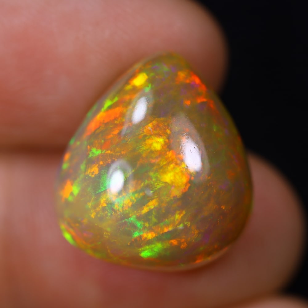 *9.33Ct Welo Opal Polished - Ethiopian Opal, 847B: Ksmith Heritage Auctioneers Welcome to our auction house, today auction brought to you by Ksmith Heritage Auctioneers based in Penang, Malaysia specialize in all kinds of opal and color gemstone both