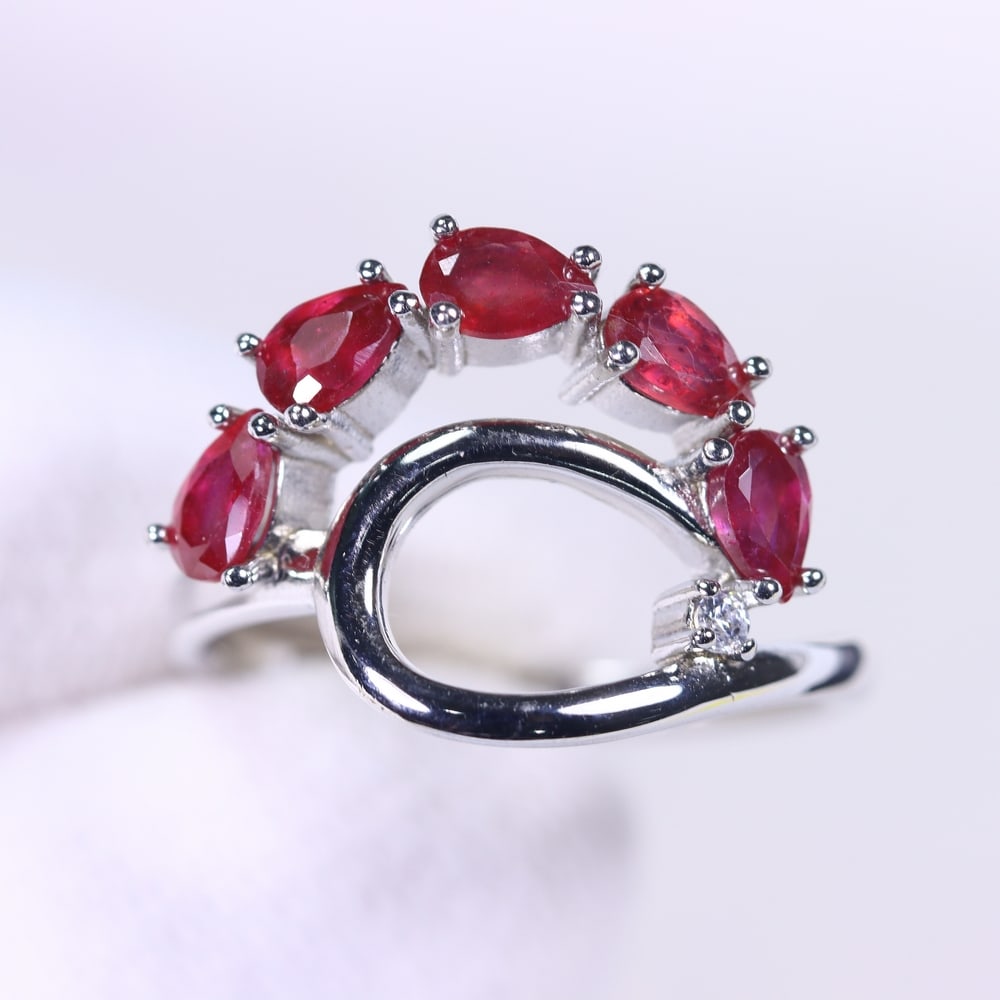 Ring US7.75 Ruby & ZIrcon - 925 Sterling Silver, 1002B: Ksmith Heritage Auctioneers Welcome to our auction house, today auction brought to you by Ksmith Heritage Auctioneers based in Penang, Malaysia specialize in all kinds of opal and color gemstone both