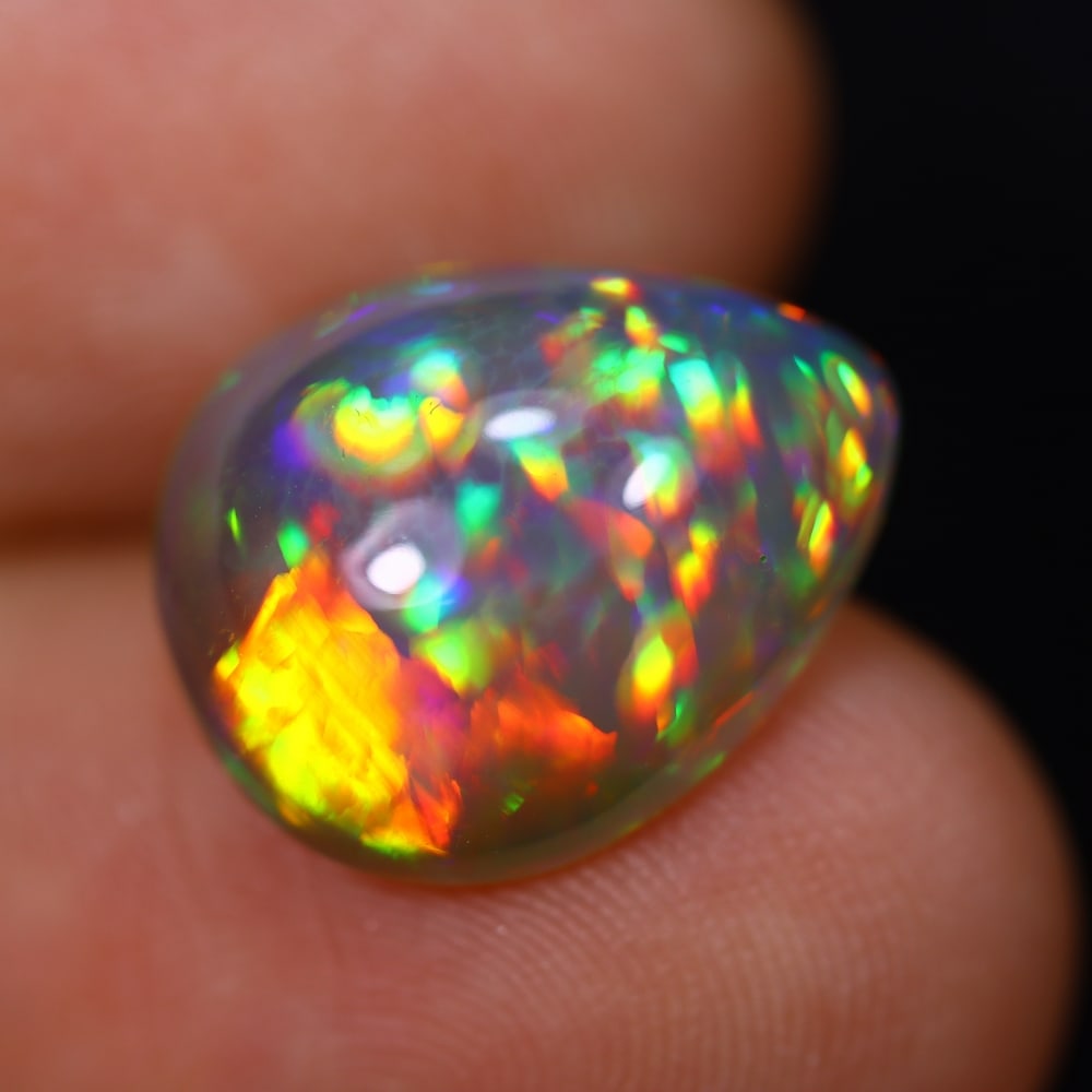*5.04Ct Welo Opal Polished - Ethiopian Opal, 1184B: Ksmith Heritage Auctioneers Welcome to our auction house, today auction brought to you by Ksmith Heritage Auctioneers based in Penang, Malaysia specialize in all kinds of opal and color gemstone both