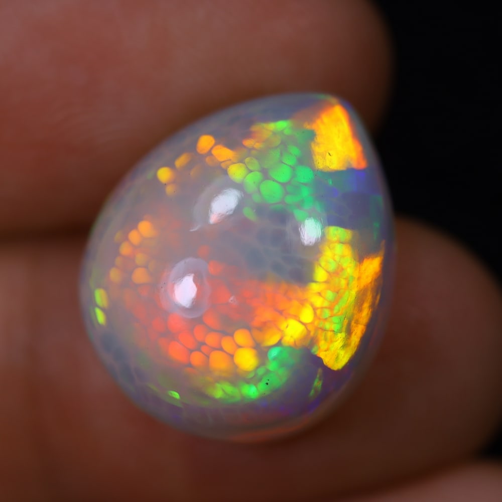 *10.87Ct Welo Opal Polished - Ethiopian Opal, 1128B: Ksmith Heritage Auctioneers Welcome to our auction house, today auction brought to you by Ksmith Heritage Auctioneers based in Penang, Malaysia specialize in all kinds of opal and color gemstone both