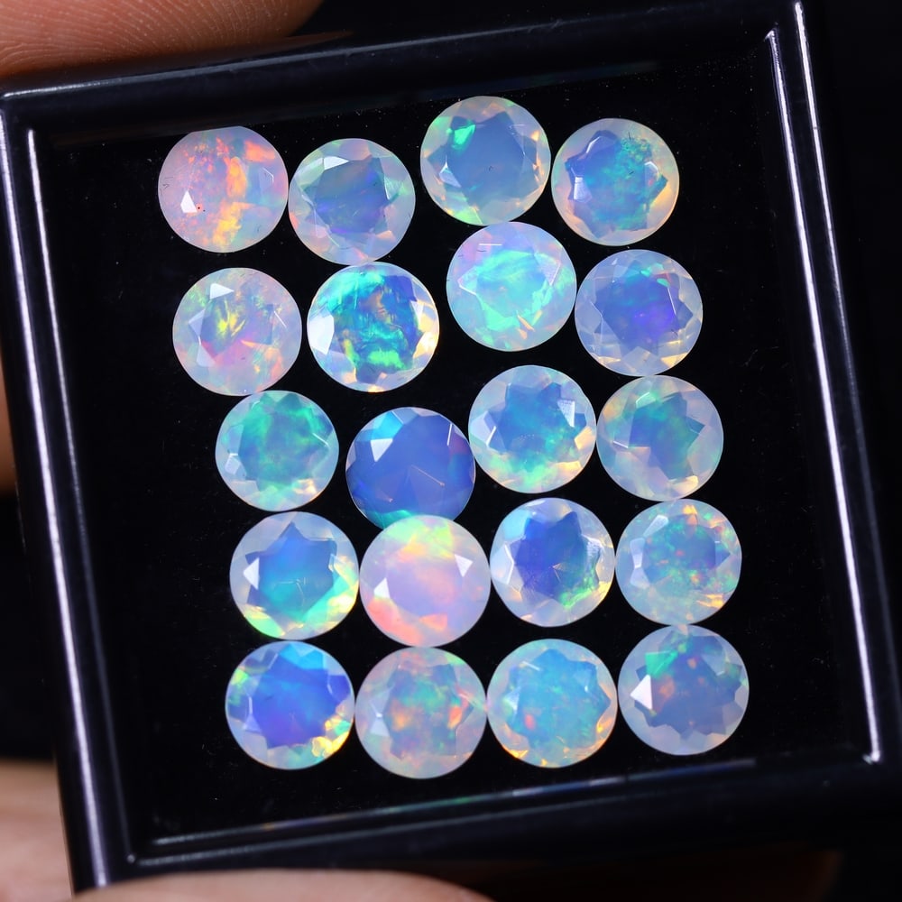 *10.44Ct 20pcs Calibrated 6x6mm Faceted Welo Opal Set - Ethiopian Opal, 558B: Ksmith Heritage Auctioneers Welcome to our auction house, today auction brought to you by Ksmith Heritage Auctioneers based in Penang, Malaysia specialize in all kinds of opal and color gemstone both