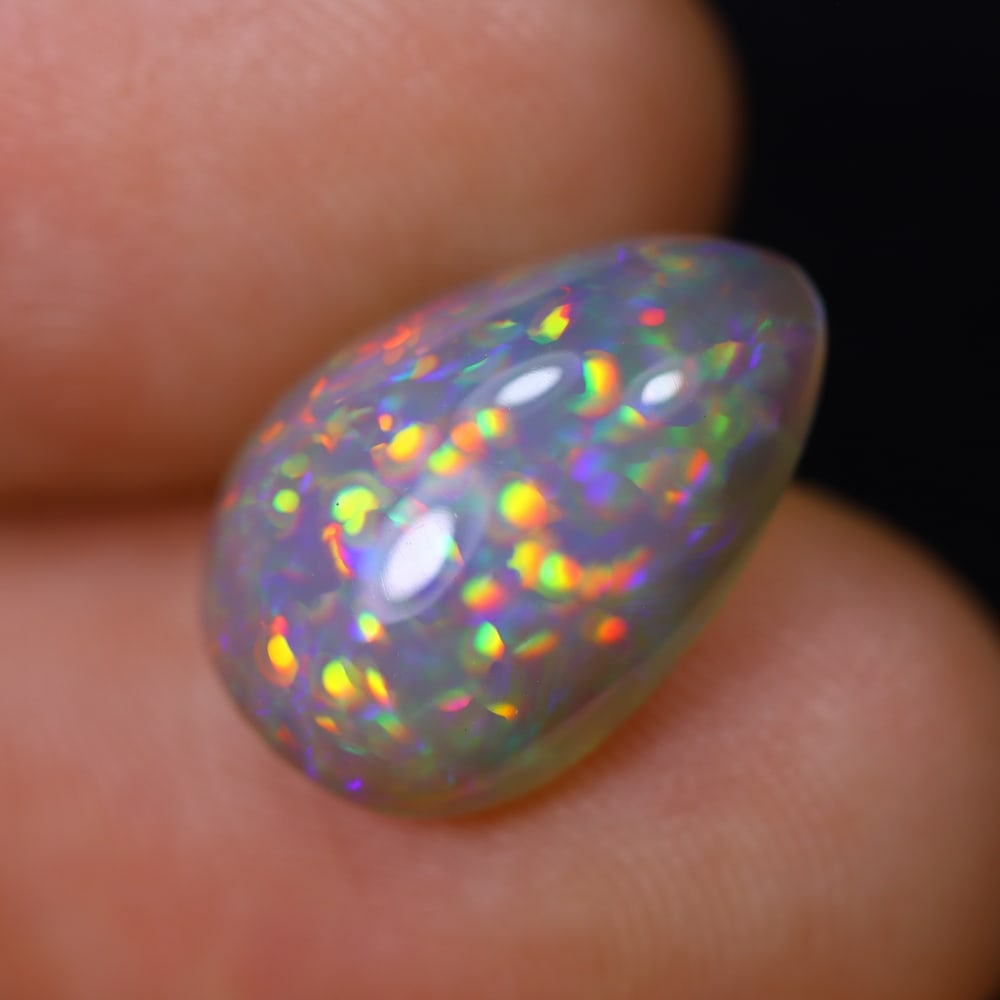 *3.97Ct Welo Opal Polished - Ethiopian Opal, 560B: Ksmith Heritage Auctioneers Welcome to our auction house, today auction brought to you by Ksmith Heritage Auctioneers based in Penang, Malaysia specialize in all kinds of opal and color gemstone both