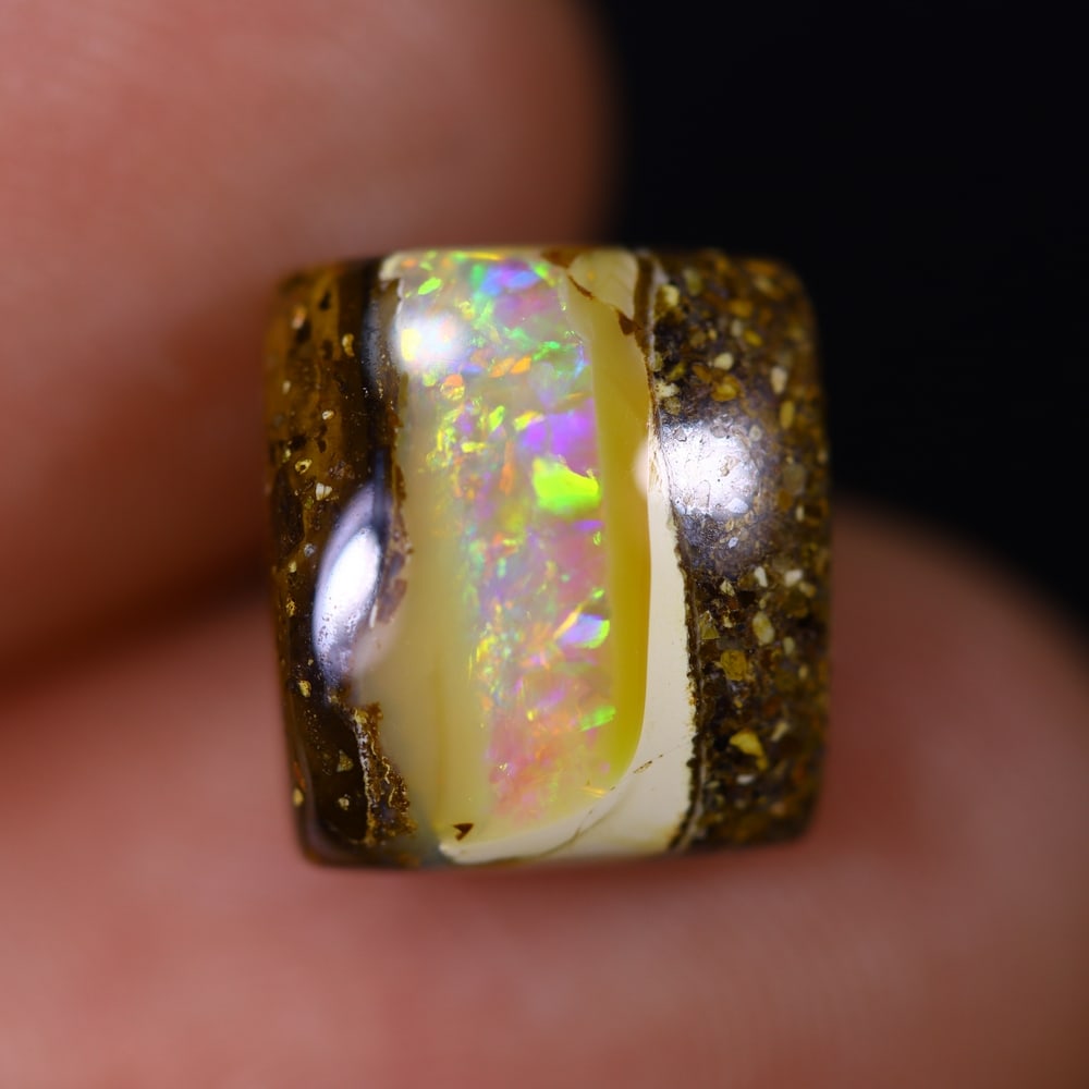 4.75Ct Boulder Opal - Australian Opal, 264E: Ksmith Heritage Auctioneers Welcome to our auction house, today auction brought to you by Ksmith Heritage Auctioneers based in Penang, Malaysia specialize in all kinds of opal and color gemstone both