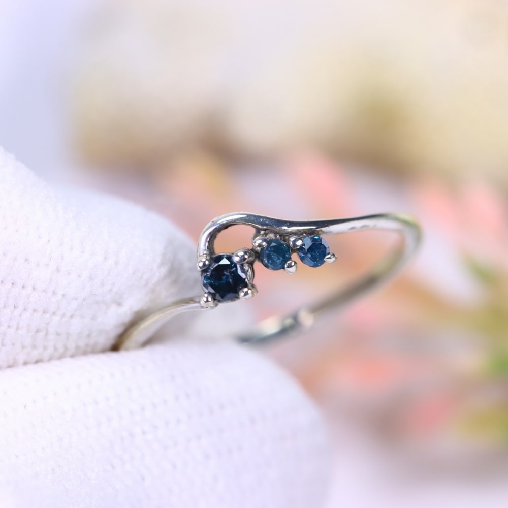 0.84g Natural Diamond Sterling Silver 925 Ring - Size US 5 - Total Diamond 0.11ct: Ksmith Jewels Global Welcome to our auction house, today auction brought to you by Ksmith Jewels Global based in Penang, Malaysia specialize in all kinds of opal, diamond and color gemstone both in ma