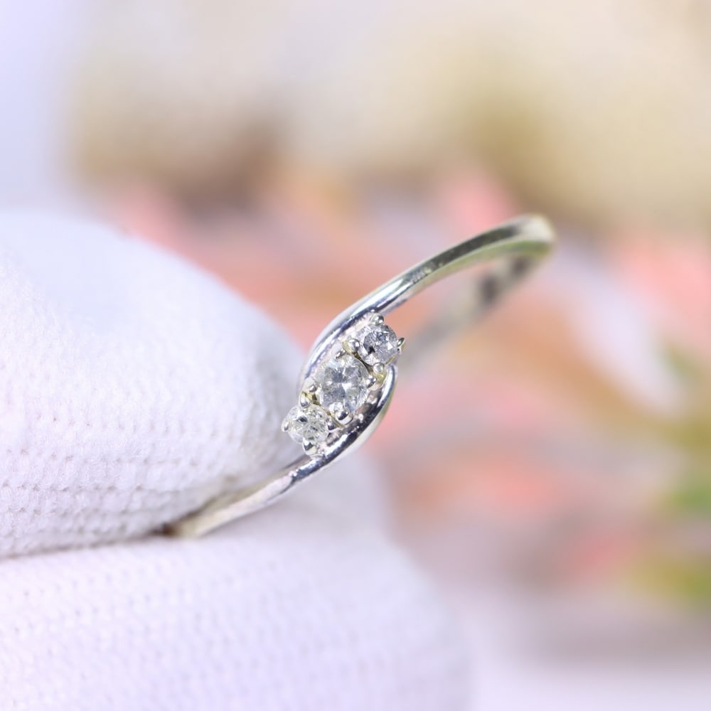 0.88g Natural Diamond Sterling Silver 925 Ring - Size US 6.25 - Total Diamond 0.08ct: Ksmith Jewels Global Welcome to our auction house, today auction brought to you by Ksmith Jewels Global based in Penang, Malaysia specialize in all kinds of opal, diamond and color gemstone both in ma