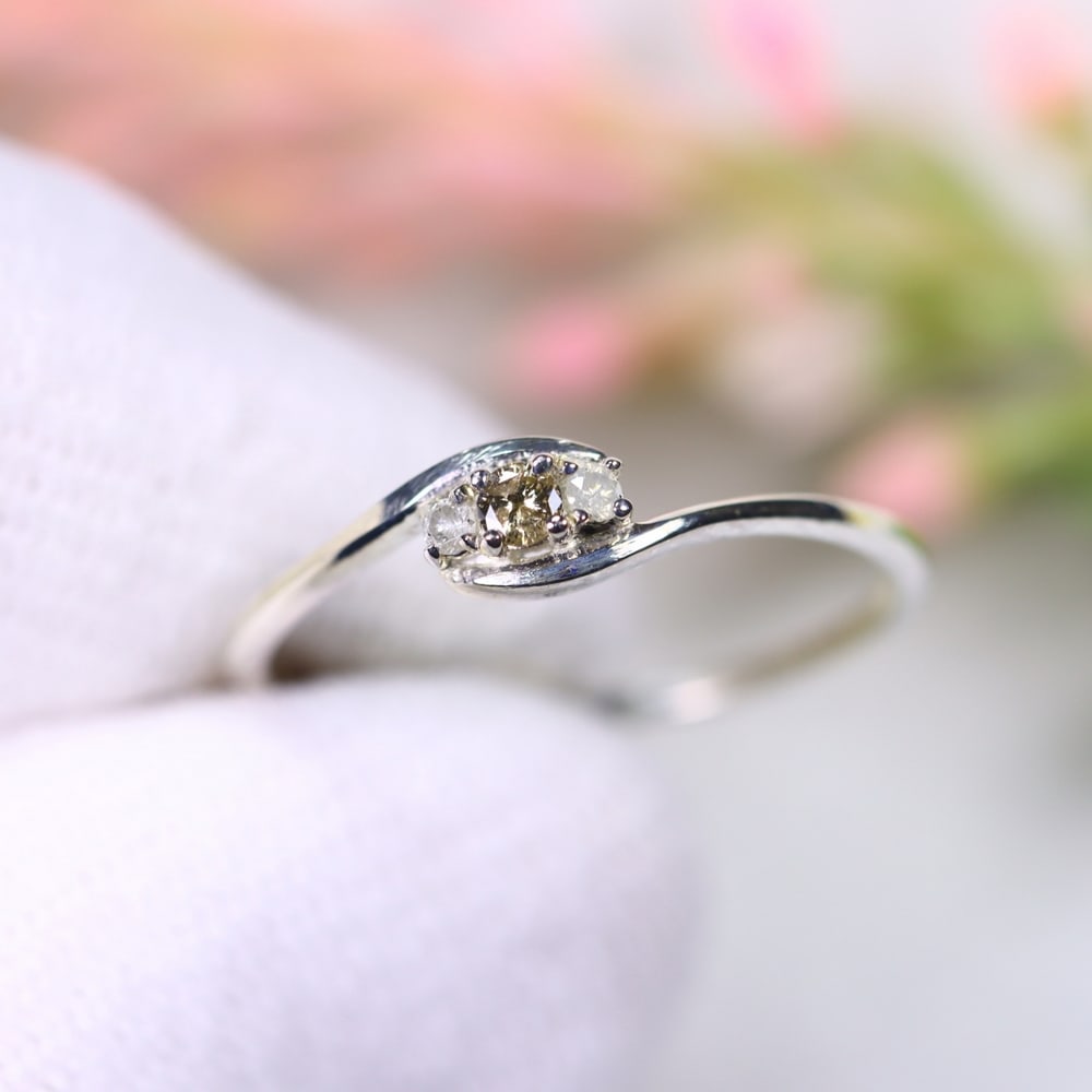 0.80g Natural Diamond Sterling Silver 925 Ring - Size US 6 - Total Diamond 0.08ct: Ksmith Jewels Global Welcome to our auction house, today auction brought to you by Ksmith Jewels Global based in Penang, Malaysia specialize in all kinds of opal, diamond and color gemstone both in ma