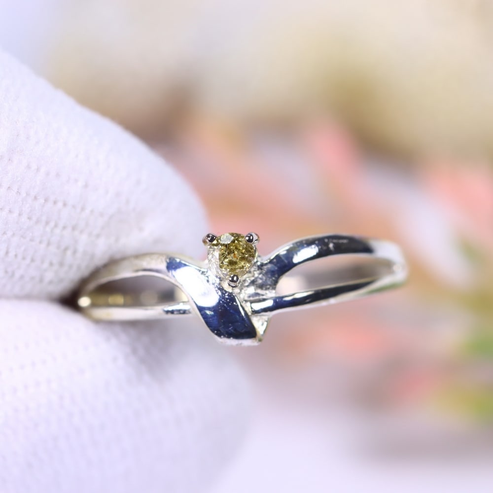 1.08g Natural Diamond Sterling Silver 925 Ring - Size US 6 - Total Diamond 0.07ct: Ksmith Jewels Global Welcome to our auction house, today auction brought to you by Ksmith Jewels Global based in Penang, Malaysia specialize in all kinds of opal, diamond and color gemstone both in ma