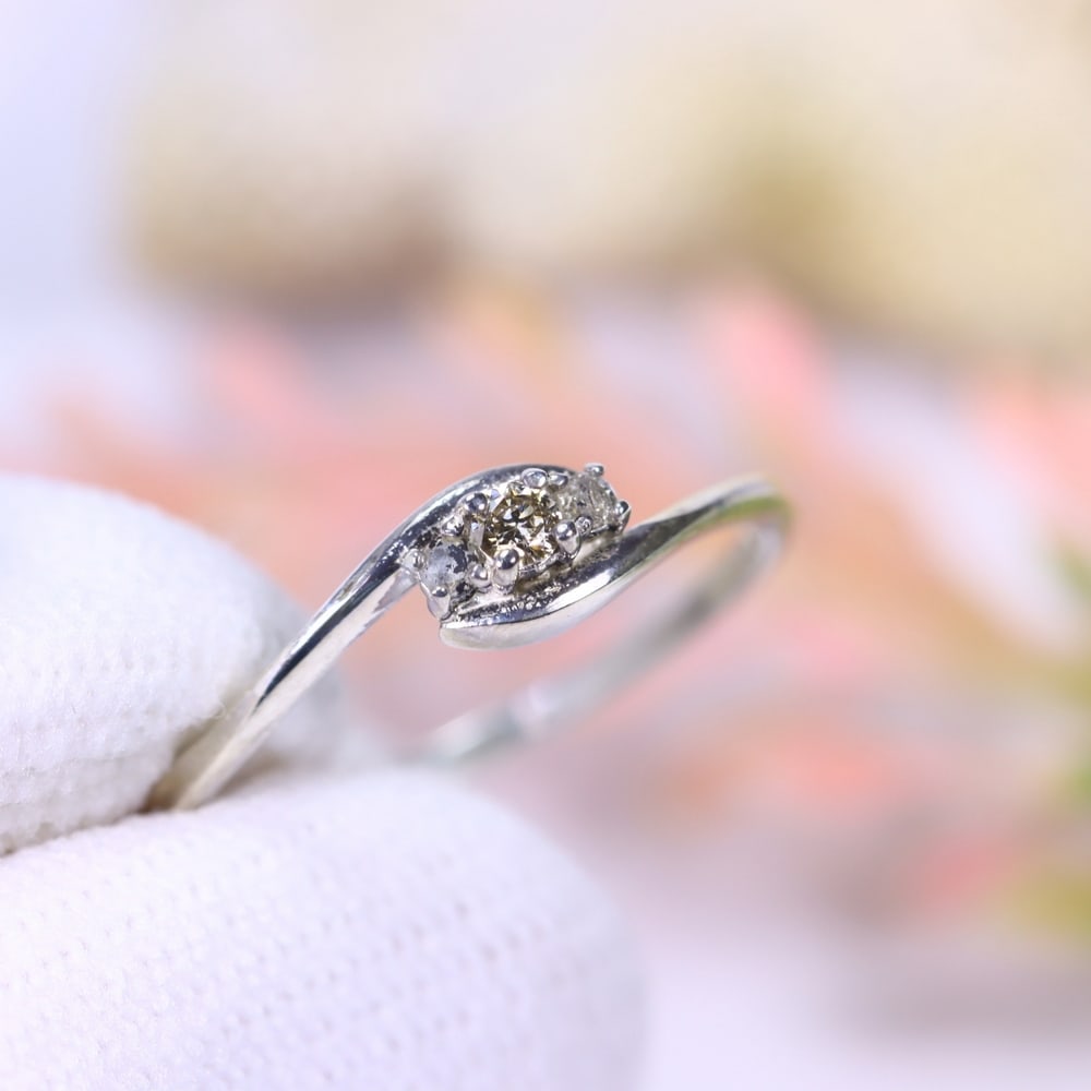 0.93g Natural Diamond Sterling Silver 925 Ring - Size US 6 - Total Diamond 0.08ct: Ksmith Jewels Global Welcome to our auction house, today auction brought to you by Ksmith Jewels Global based in Penang, Malaysia specialize in all kinds of opal, diamond and color gemstone both in ma